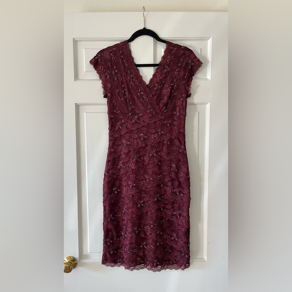Caché Beaded Lace Burgundy Wine Cap Sleeve V-Neck Bandage Sheath Dress Size 6 - Picture 2 of 7